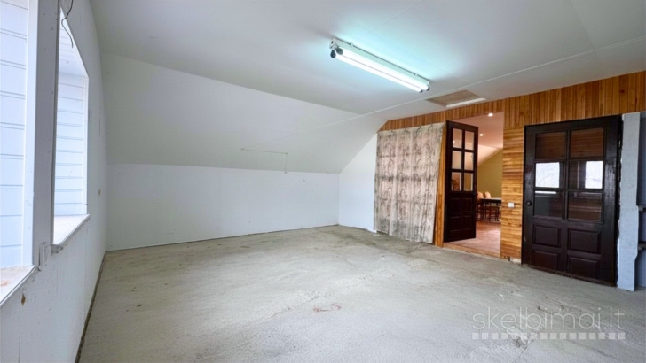 Lapėse ūkinis pastatas 180 m² su rūsiu 90 m², sklypas 6 arai