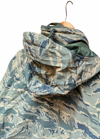 Originali JAV oro pajėgų (USAF) ABU APECS „Tiger Stripe“ Gore-Tex striukė XL