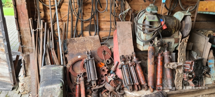Parduodu techniką bei sovietinės technikos atsarines dalis