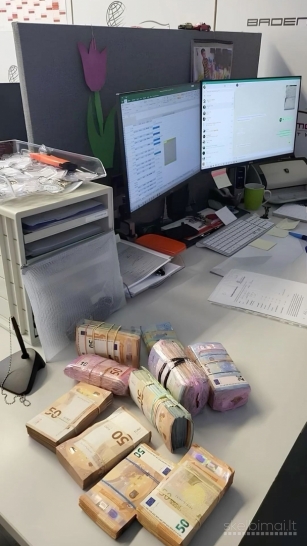 Jūsų greitosios pa/sk'olos poreikiams parašyta
