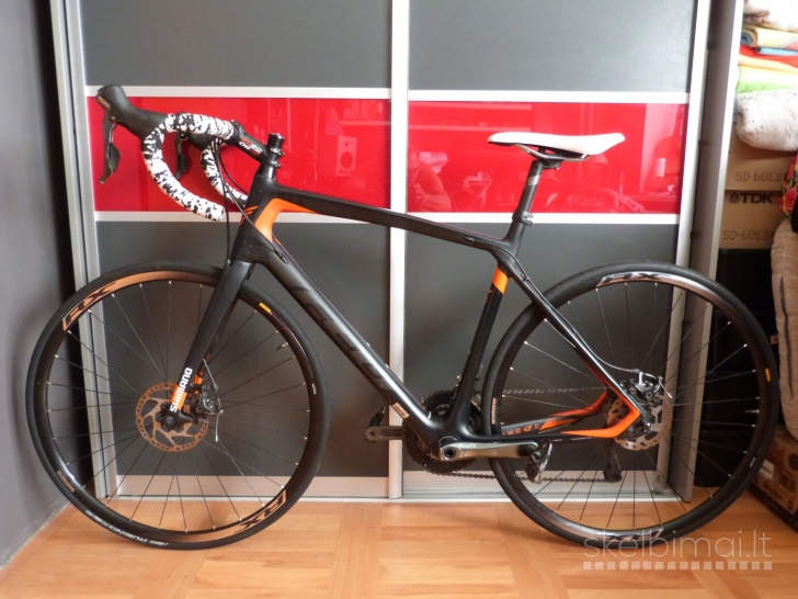 FELT Z6 Carbon Road Bike. 700C. 56cm.20speed.8kg. Disc Brakes. RRP 1800€.