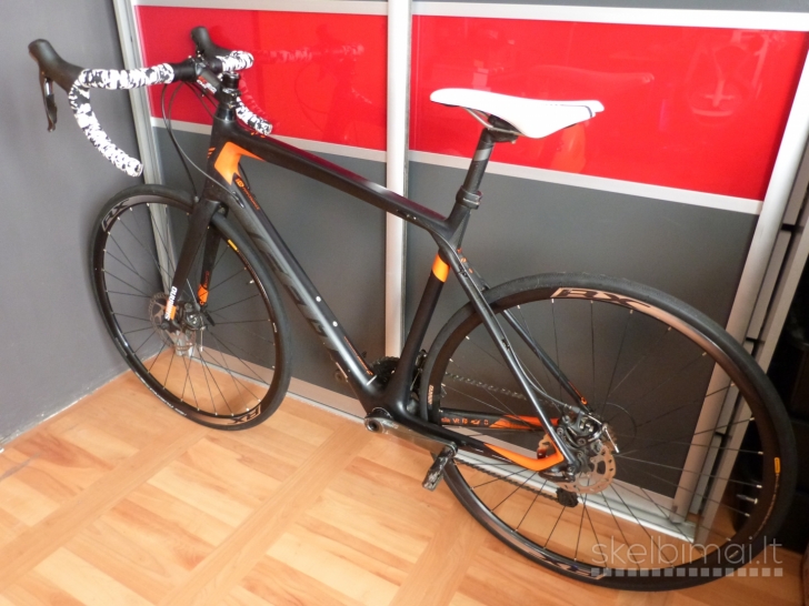FELT Z6 Carbon Road Bike. 700C. 56cm.Medium/Large. Disc Brakes.20speed. 8,2kg.