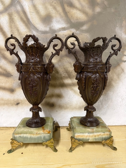 2 Art Nouveau stiliaus Vazos marmur.,bronz. metal.