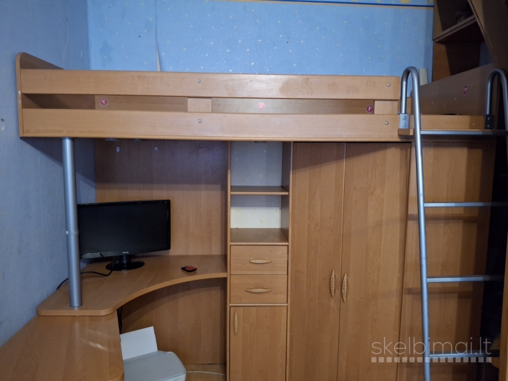 Dviaukštė lova su stalu ir spinta