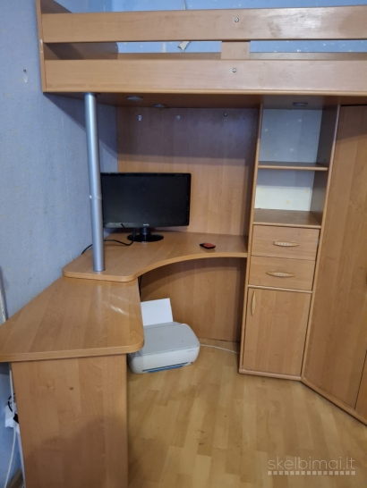 Dviaukštė lova su stalu ir spinta