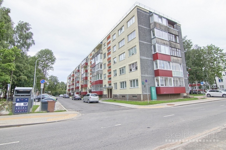 Parduodamas antrame aukšte tvarkingas 2-jų kambarių butas