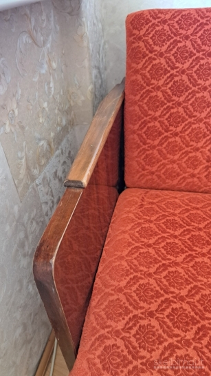 Sofa naturalaus medžio