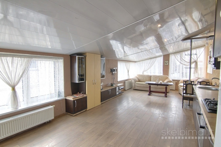 Parduodama labai geroje vietoje įrengta 137,59 m² gyvenamojo namo dalis