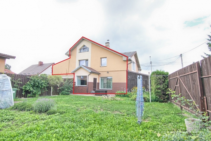 Parduodama labai geroje vietoje įrengta 137,59 m² gyvenamojo namo dalis