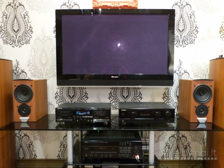 JAMO E800 Bookshelf Speakers. Made in Denmark.