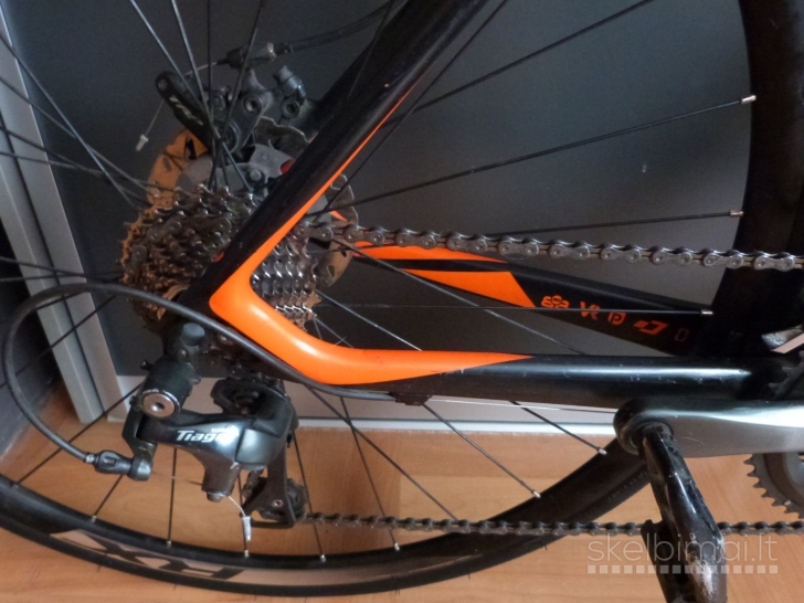 FELT Z6 Carbon Road Bike. 700C. 56cm. 20speed. 8,2kg. Disc Brakes. RRP 1800€.