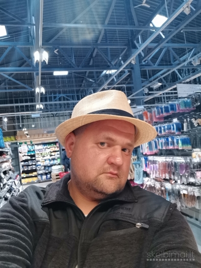 Rimtos merginos ar moters