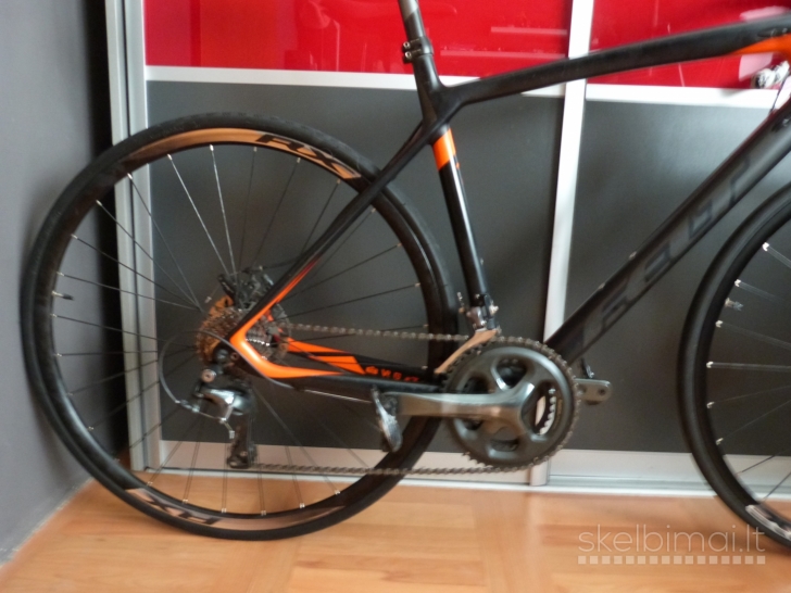 FELT Z6 Carbon Road Bike. 700C. 56cm. 20speed. 8,2kg. Disc Brakes. RRP 1800€.
