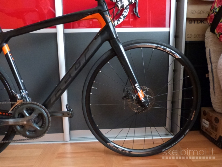 FELT Z6 Carbon Road Bike. 700C. 56cm. 20speed. 8,2kg. Disc Brakes. RRP 1800€.