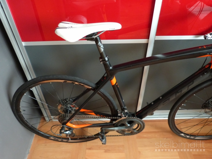 FELT Z6 Carbon Road Bike. 700C. 56cm. 20speed. 8,2kg. Disc Brakes. RRP 1800€.