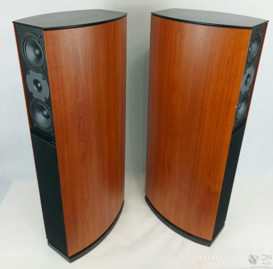 JAMO D570 Floor Standing Speakers. Made in Denmark.