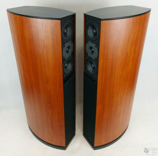 JAMO D570 Floor Standing Speakers. Made in Denmark.