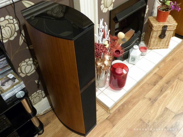 JAMO D570 Floor Standing Speakers. Made in Denmark.