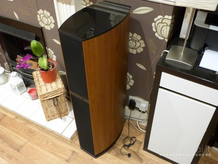 JAMO D570 Floor Standing Speakers. Made in Denmark.