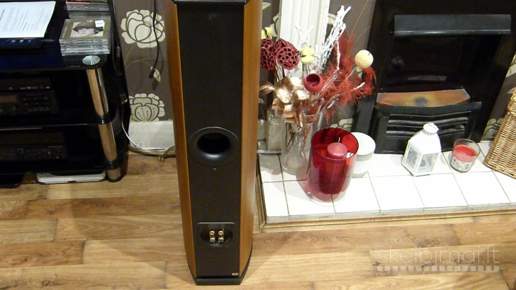 JAMO D570 Floor Standing Speakers. Made in Denmark.