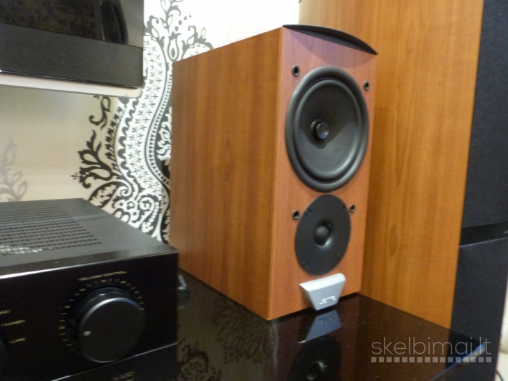 JAMO E800 Bookshelf Speakers. Made in Denmark.