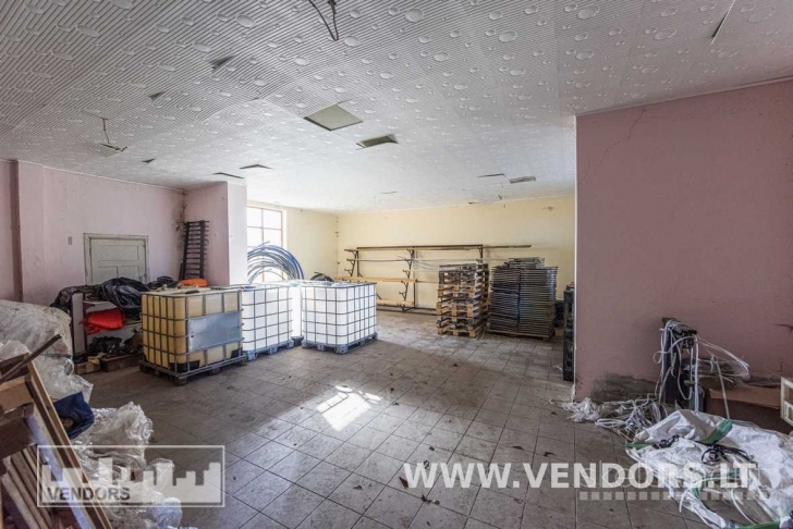 NUOMOJAMOS ĮVAIRIOS PATALPOS SU TERITORIJA ŠAKIŲ MIESTE, SODŲ G. 5.