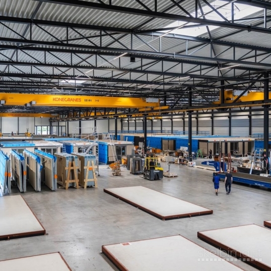 Prie modulinių medinių namų gamybos fabrike Udene,nuo 17-08