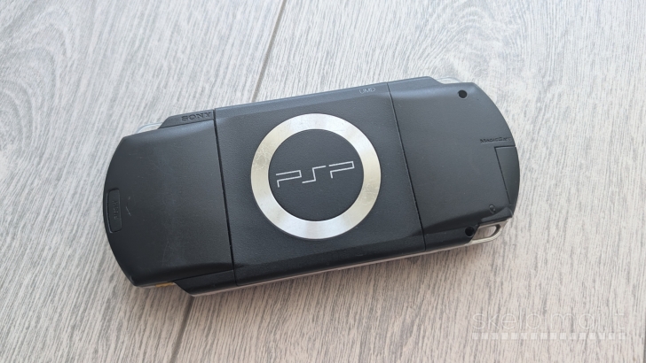 Atrištas PSP Fat 1004 64gb + 61 žaidimas