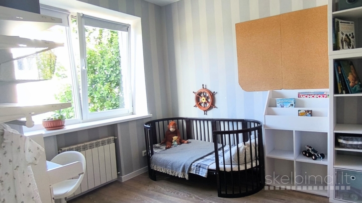 Šviesus 3 kambarių butas aukštomis lubomis antrame aukšte Klaipėdoje