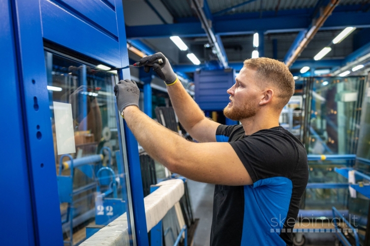 Reikalingi produkcijos dabuotojai(5) medinių durų gamybai Olandijoje