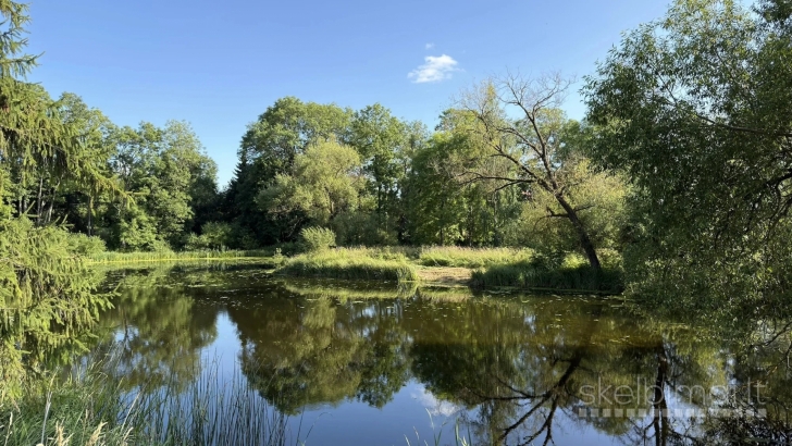 Obelijos dvaro sodyba – 19.2 ha erdvė su 1861 m. akmens mūro kompleksu.