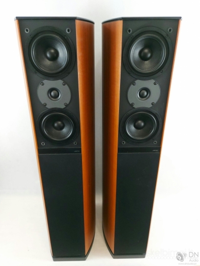 JAMO D590 Floor Standing Speakers. Made in Denmark.