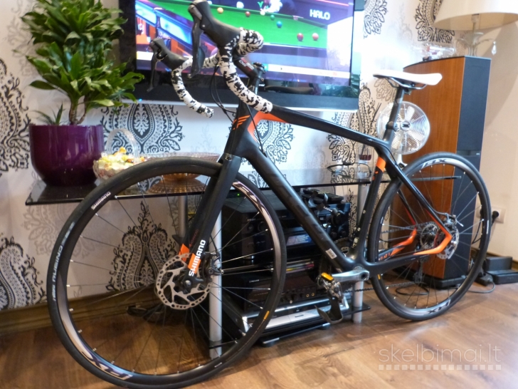 FELT Z6 Carbon Road Bike.700C. 56cm.Medium/Large. Disc Brakes. 8,2kg. RRP 1800€.