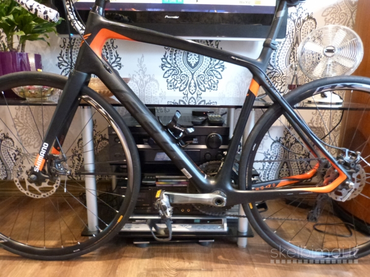FELT Z6 Carbon Road Bike.700C. 56cm.Medium/Large. Disc Brakes. 8,2kg. RRP 1800€.