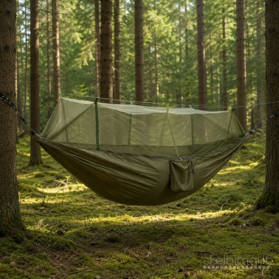 Hamakas su tinkleliu nuo uodų.