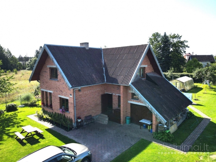 Parduodamas šalia Šiaulių jūros labai gražus mūrinis sodo namelis