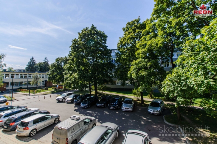NUOMOJAMAS TVARKINGAS, JAUKUS IR ŠILTAS 2 IZOLIUOTŲ KAMBARIŲ BUTAS ŽIRMŪNUO