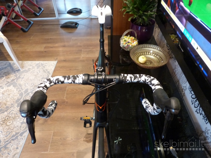 FELT Z6 Carbon Road Bike. 700C wheels. 56cm.frame.20speed.Disc Brakes. 8.5kg.
