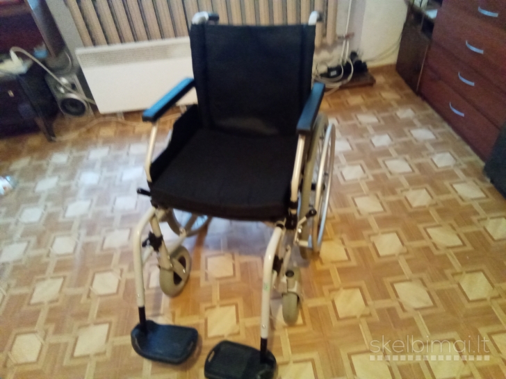 Vežimėlis mažai naudotas vežioti neįgalu vidaus lauko