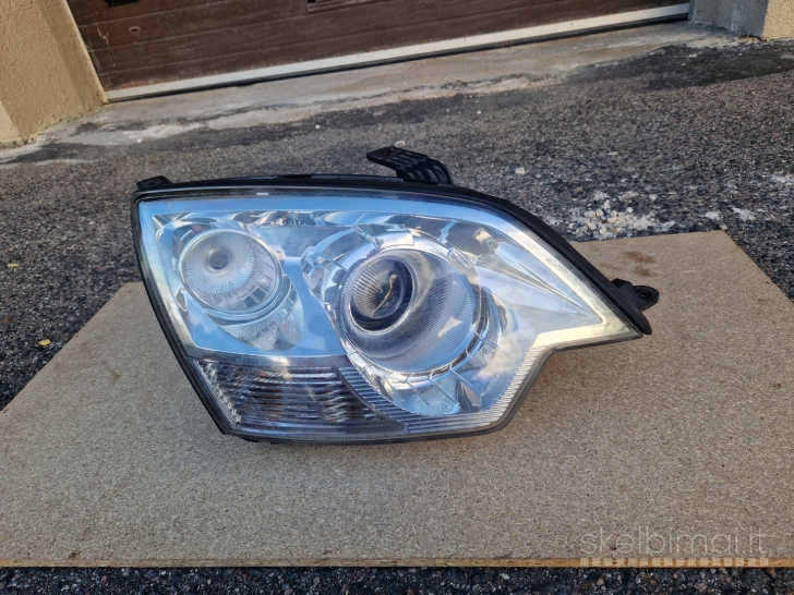 Opel Antara dešinės pusės priekinis žibintas XENON