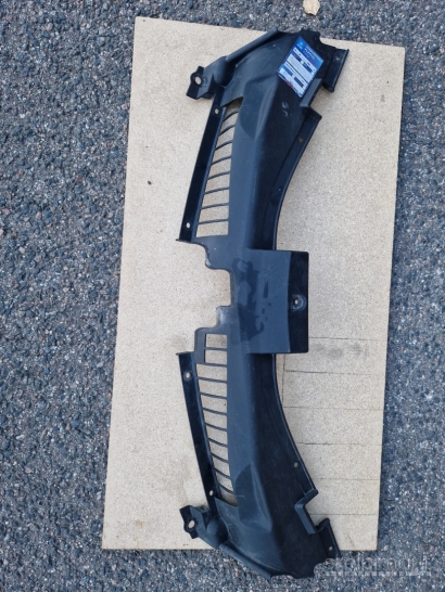 Opel Antara kapoto spynos apdaila (radiatoriaus apdailos plastikas)