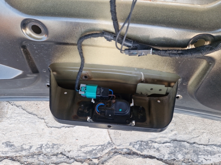 Opel Antara bagažinės dangtis su stop žiibintu ir visais mechanizmais
