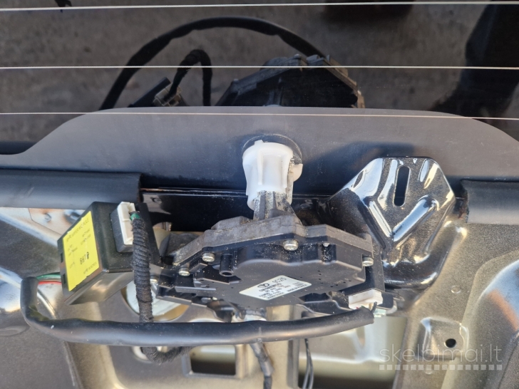 Opel Antara bagažinės dangtis su stop žiibintu ir visais mechanizmais