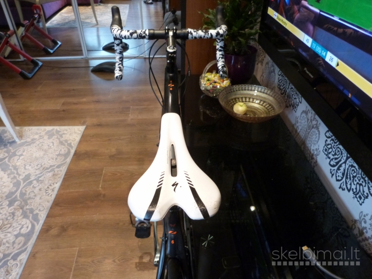 FELT Z6 Carbon Road Bike.700C wheels.M/L frame.20sp.8,5kg.Disc Brakes.RRP 1800€.