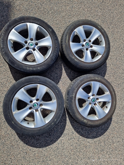 Lieti ratlankiai Škoda R16 (5 skylės) su padangomis 4 vnt.