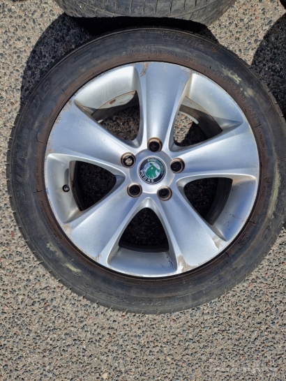 Lieti ratlankiai Škoda R16 (5 skylės) su padangomis 4 vnt.
