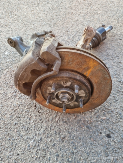 Opel Antara kairės pusės priekinės pakabos ir transmisijos mazgas