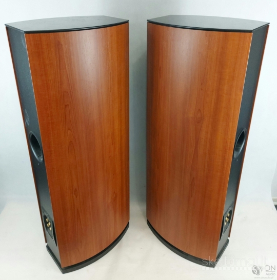 JAMO D590 Floor Standing Speakers. Made in Denmark.