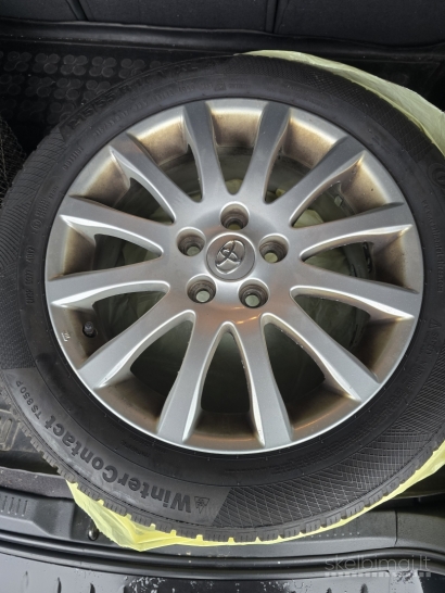 Originalūs Toyota ratlankiai R17 su žieminėmis padangomis