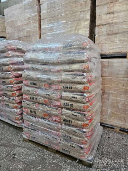 Granulės mašiukuose po 15 kg ir didmaišiai 1t, Durpių briketai